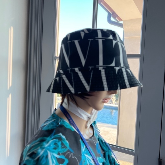 Valentino Garavani VLTN Bucket Hat UNISEX main image 6